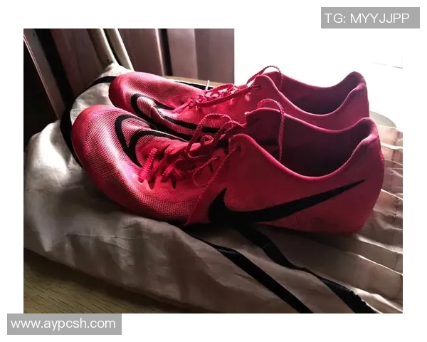 穿上4号足球明星鞋感受顶级球员的竞技魅力与激情体验 穿上4号足球明星鞋感受顶级球员的竞技魅力与激情体验